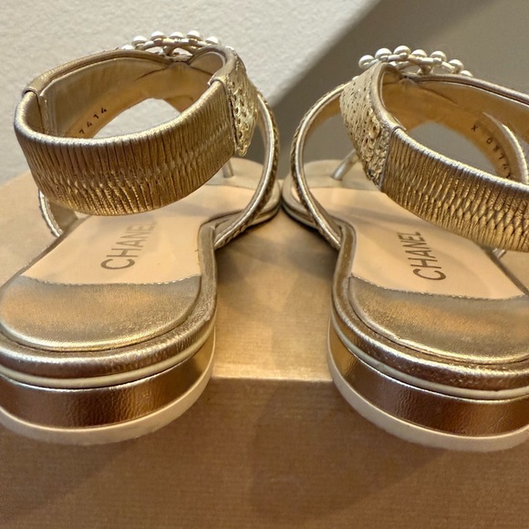 CHANEL Authentic Pearl CC Gold Sequin Sandals Made in Italy Rare Luxury Shoes - Picture 5 of 11